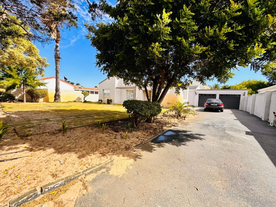 4 Bedroom Property for Sale in Flamingo Vlei Western Cape